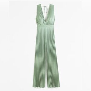 Abercrombie & Fitch Pleated V-Neck Wide-Leg Jumpsuit in Sage